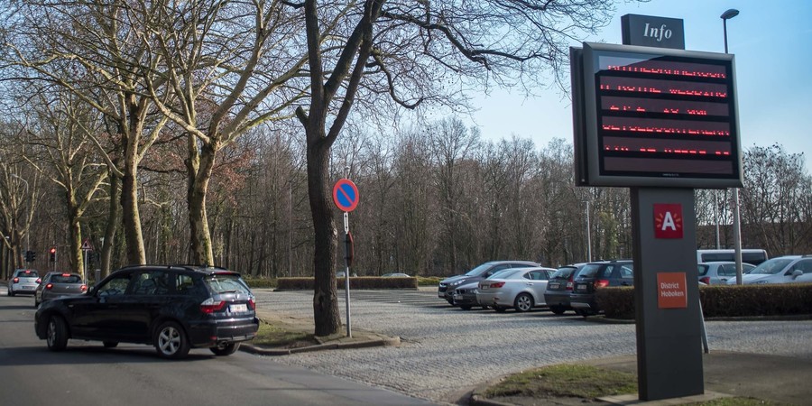 Lichtkrant aan sporthal Sorghvliedt Lichtkrant aan sporthal Sorghvliedt