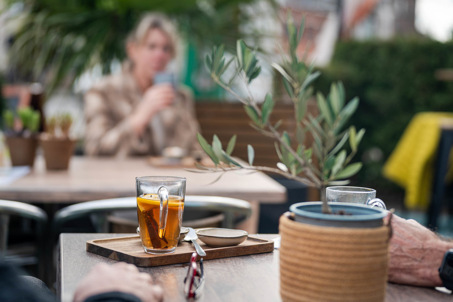 Een thee op het terras