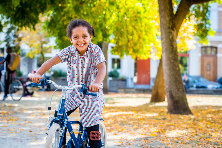 Meisje op fiets