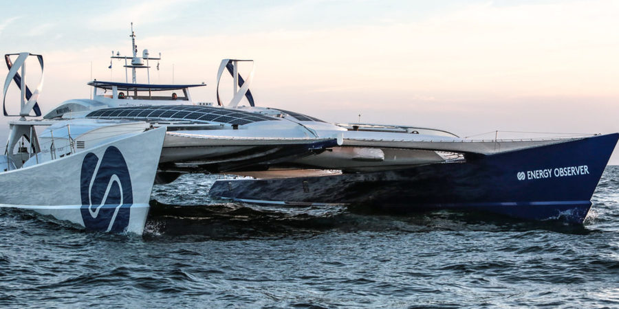 Een boot op zonne-energie, genaamd 'energy observer' Een boot op zonne-energie, genaamd 'energy observer'