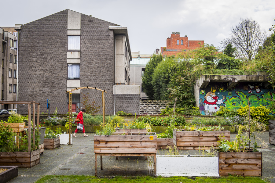 Samentuin Het Heldenplein is een volledig publieke samentuin in de wijk Sint-Andreis Samentuin Het Heldenplein is een volledig publieke samentuin in de wijk Sint-Andreis