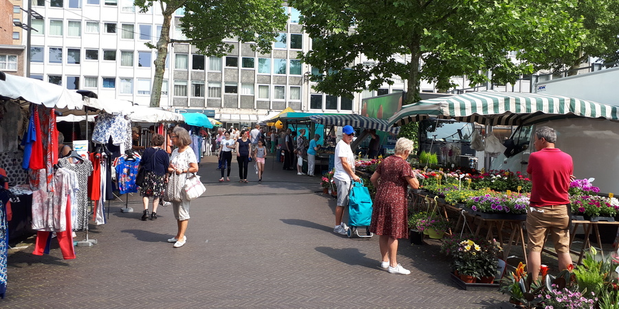 De markt op de Bist. De markt op de Bist.