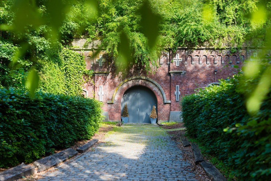 Ingang binnenfort in Fort 8