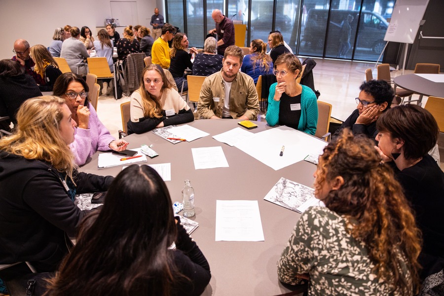 In workshops werken deelnemers aan verschillende thema's