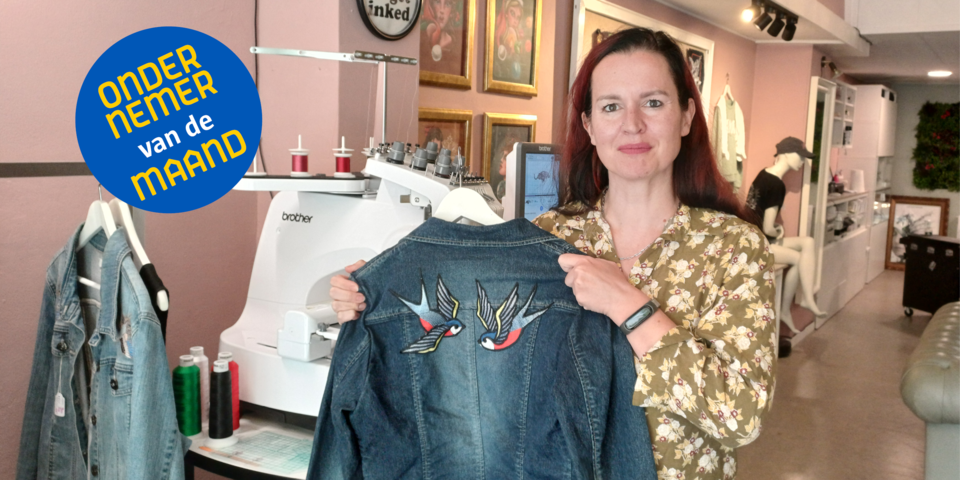 Les Eastwood toont een van haar borduurcreaties