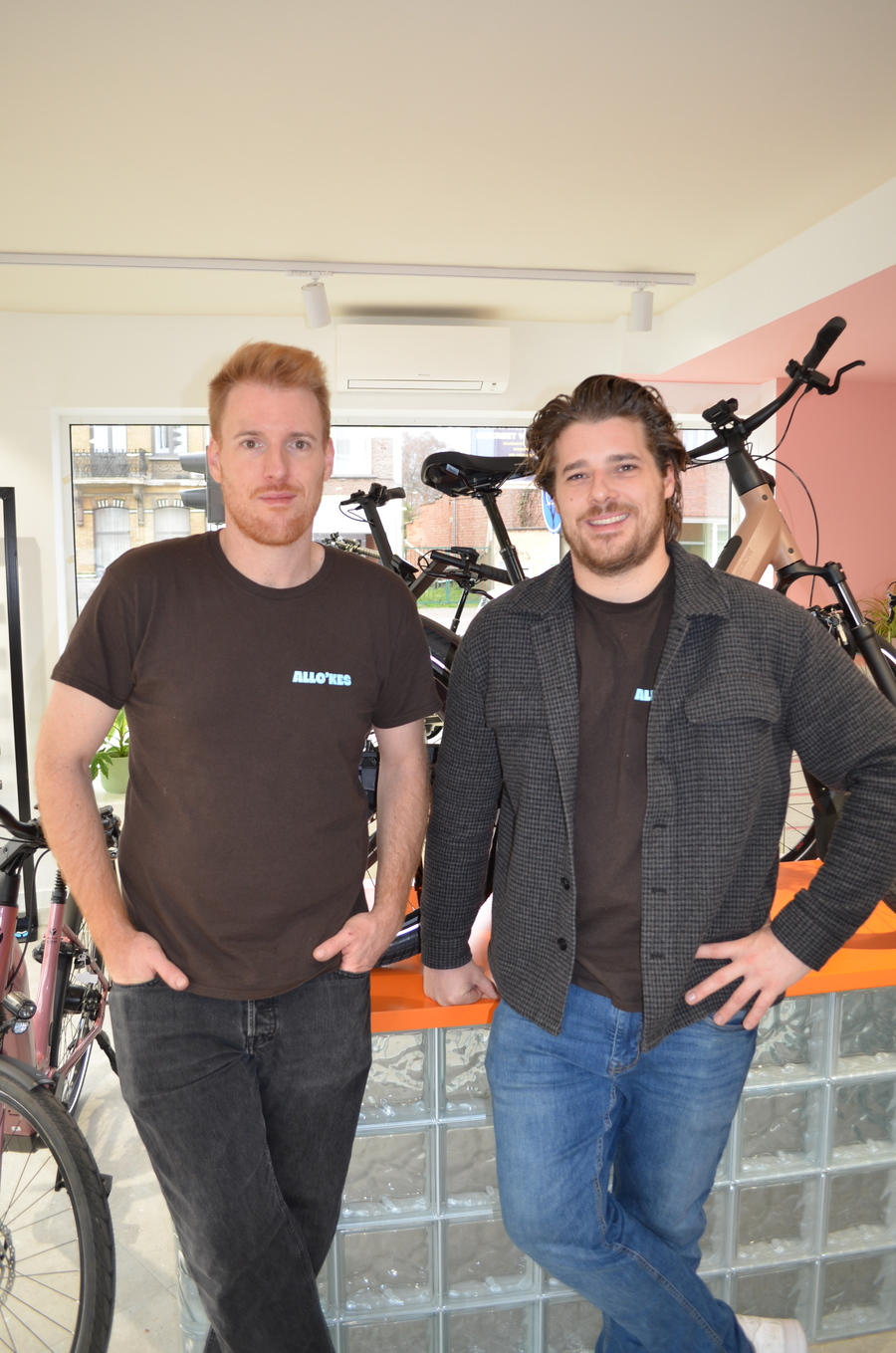 Michael en Ruben in fietsenwinkel Allo’kes
