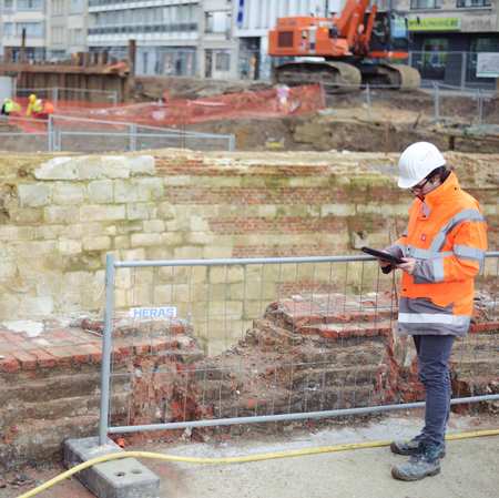Werftoezichter aan de archeologische opgravingen op de Frankrijklei Werftoezichter aan de archeologische opgravingen op de Frankrijklei
