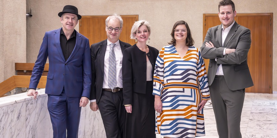 Districtscollege Deurne (v.l.n.r. Frank Vercammen, Tjerk Sekeris, Elke Brydenbach, Karen Maes, Alain Hoeckx) Districtscollege Deurne (v.l.n.r. Frank Vercammen, Tjerk Sekeris, Elke Brydenbach, Karen Maes, Alain Hoeckx)