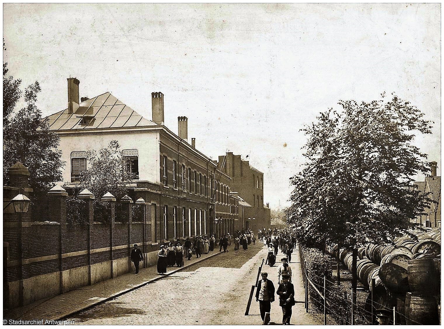 De kaarsenfabriek Den Bougie de Roubaix - Oedenkoven in de Bleekhofstraat.