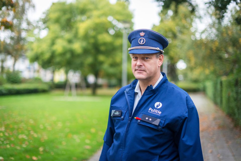 Politie-agent op groene achtergrond