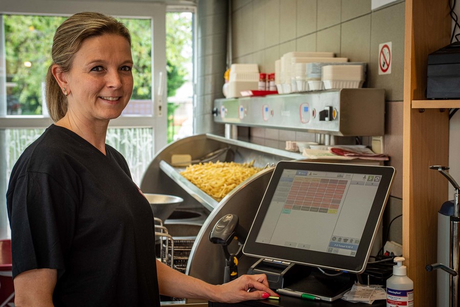 Kelly aan haar kassa