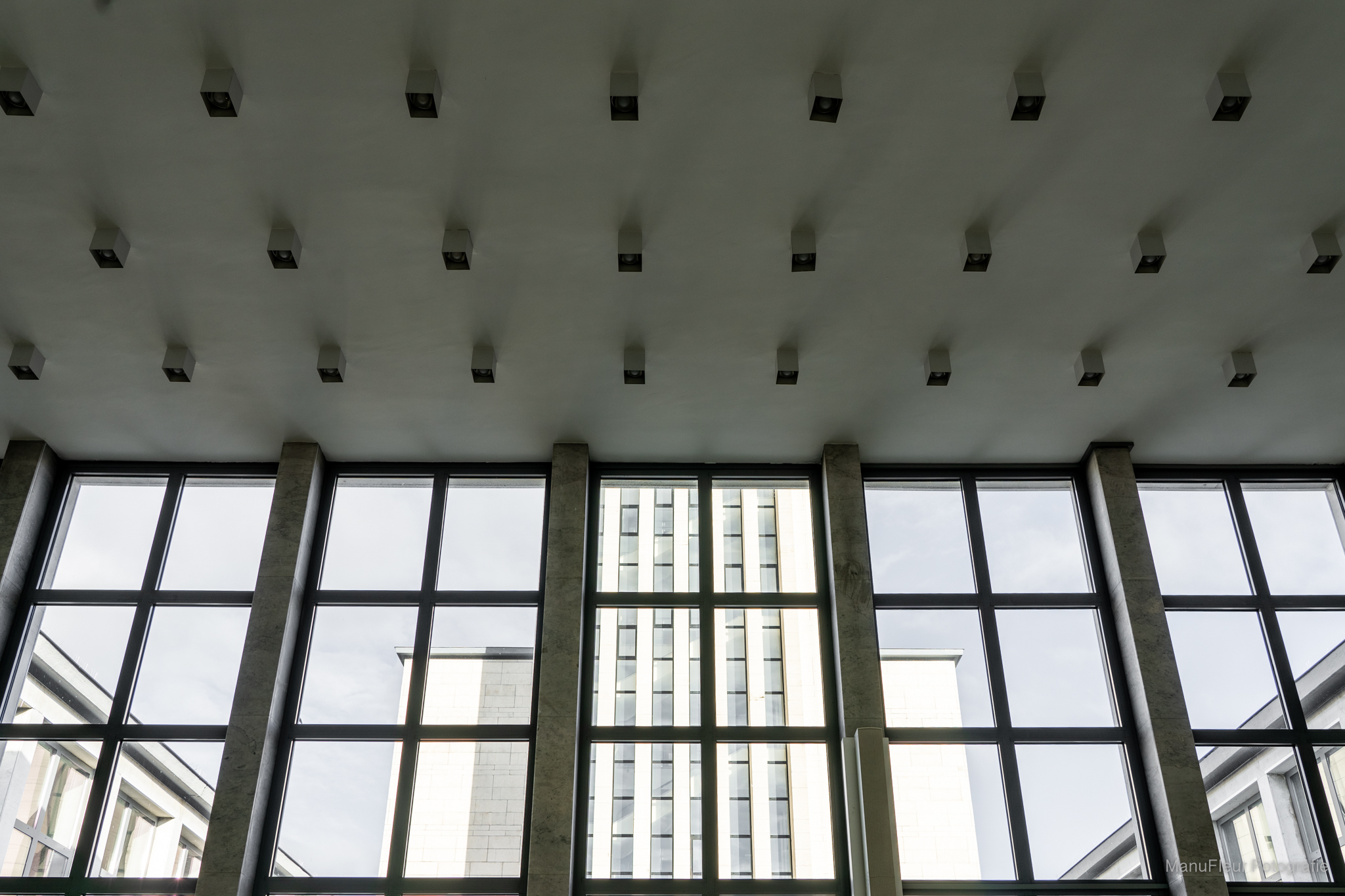 De verlichting in de ontvangsthal