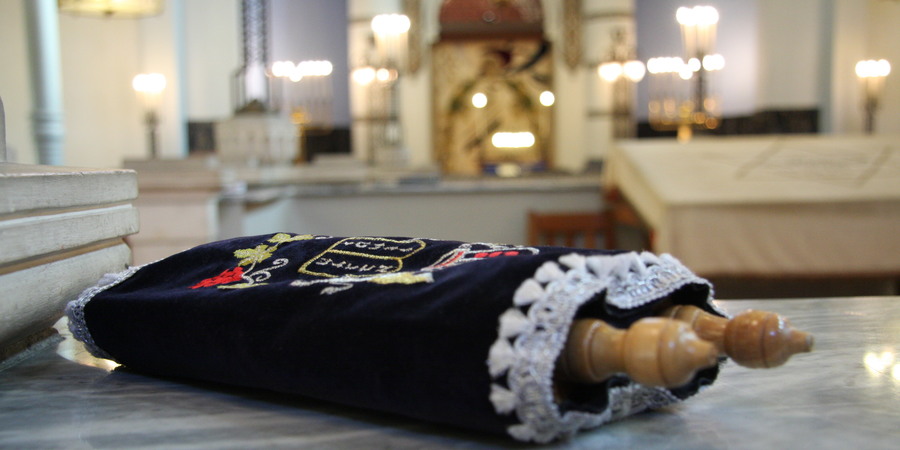 Een van de Thorarollen van de Hollandse Synagoge