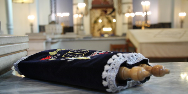 Een van de Thorarollen van de Hollandse Synagoge