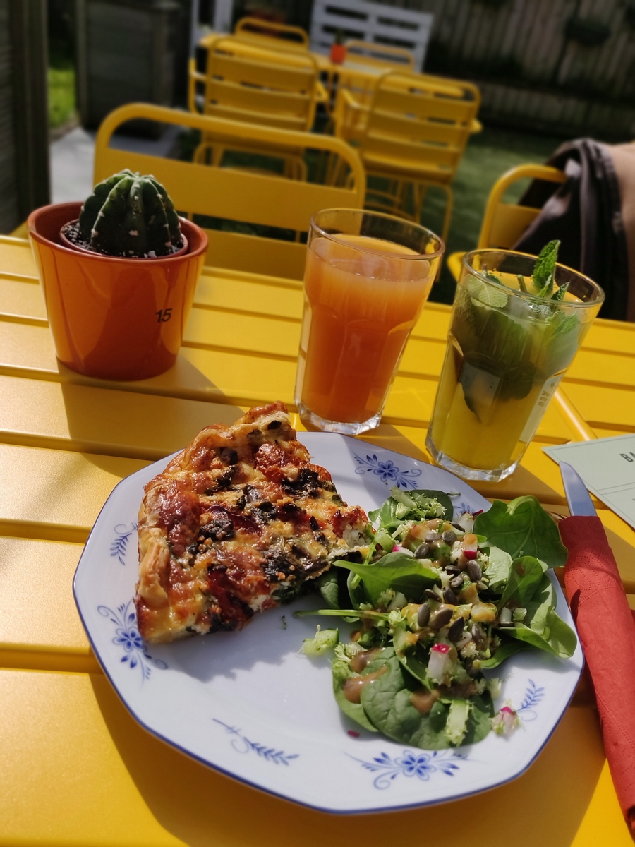 Quiche op het terras