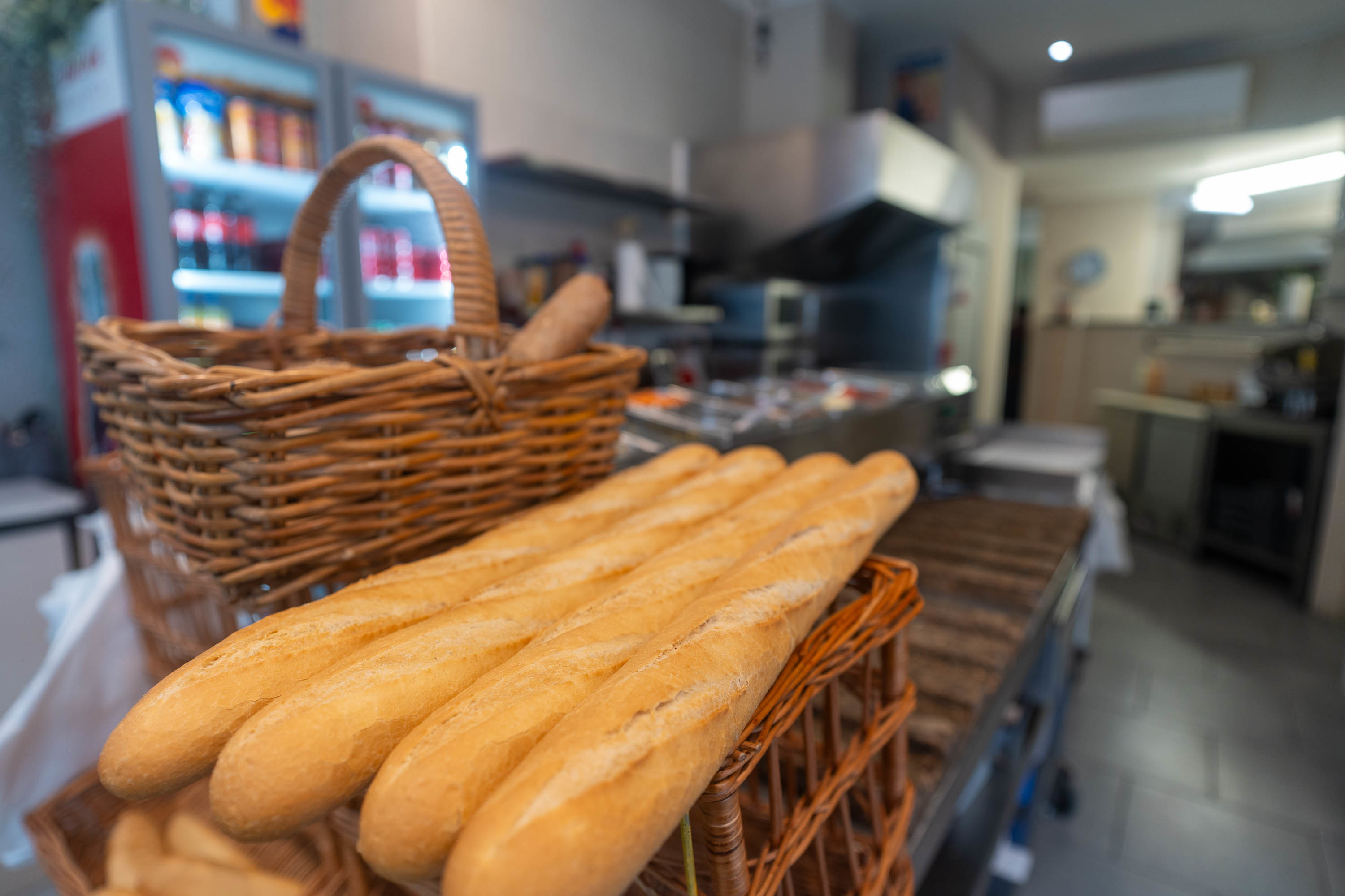 Stokbroden in een mand Stokbroden in een mand