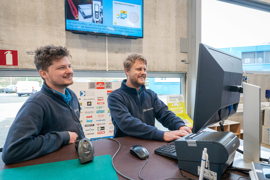 De zaakvoerders achter de kassa