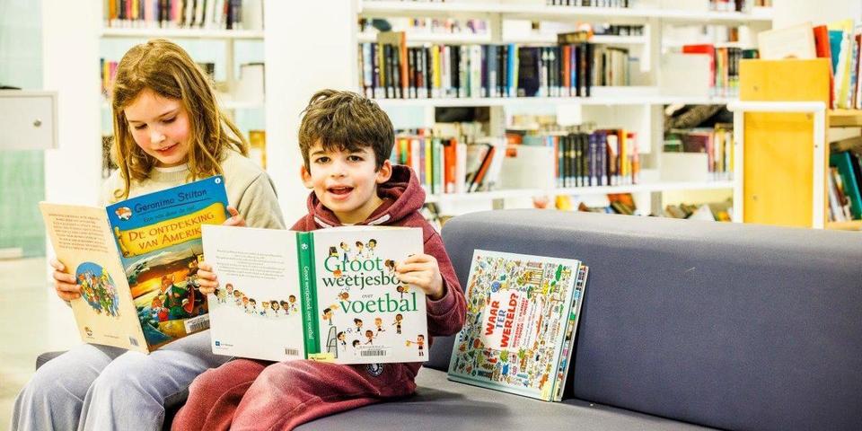 Kinderen lezen in Bibliotheek Bist