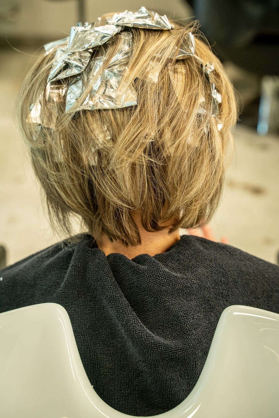 Haar vol aluminiumfolie