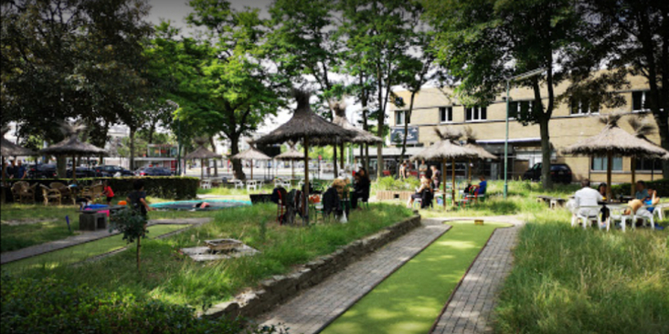 Minigolf met terras