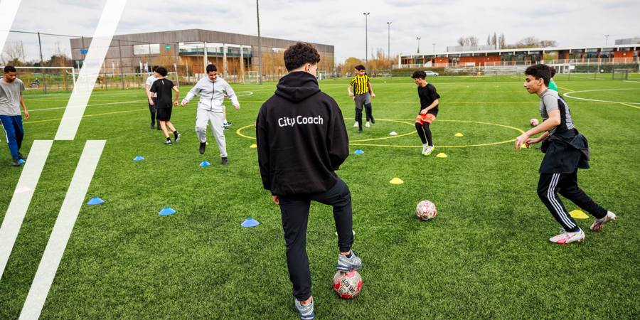 City Coach geeft voetbaltraining