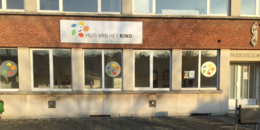 De gevel van het Huis van het Kind Wilrijk. De gevel van het Huis van het Kind Wilrijk.