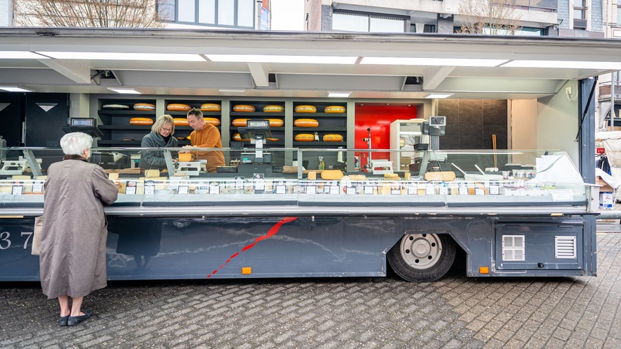 Het kaaskraam op de markt: vooraanzicht