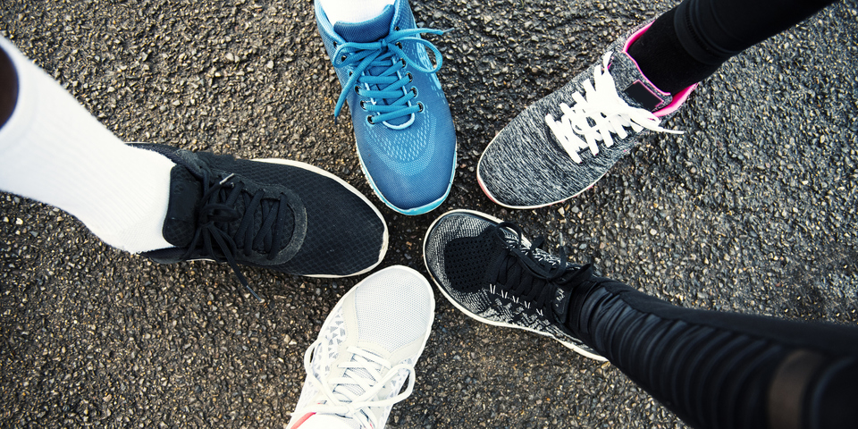 Beeld van 4 sportschoenen