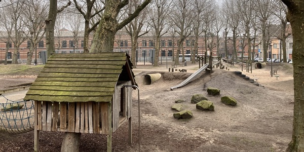 Foto speelterrein Stuivenbergplein, januari 2023