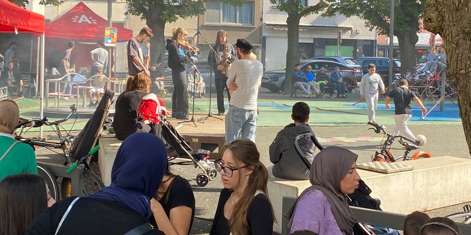 Foto van buurtfeest op het Koxplein