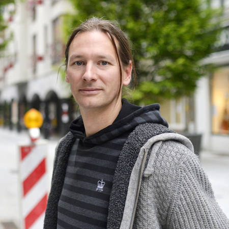 Gert, projectleider infrastructuurwerken, werkt al 12 jaar lang voor de stad. Gert, projectleider infrastructuurwerken, werkt al 12 jaar lang voor de stad.