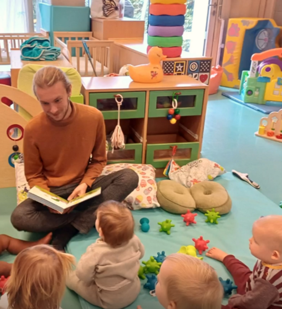 Lezen in Neuze Neuze tijdens de week van de kinderopvang Lezen in Neuze Neuze tijdens de week van de kinderopvang