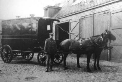 Met paard en kar werden broden rondgebracht.