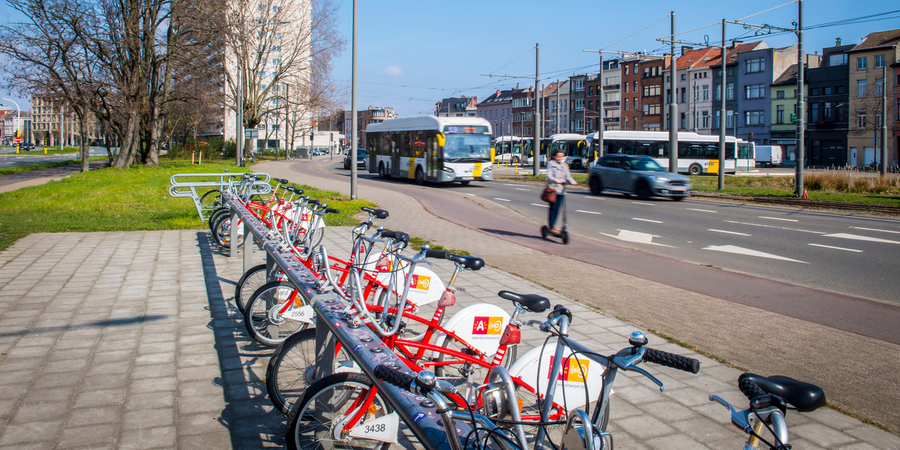 Velo's, step en bus Velo's, step en bus