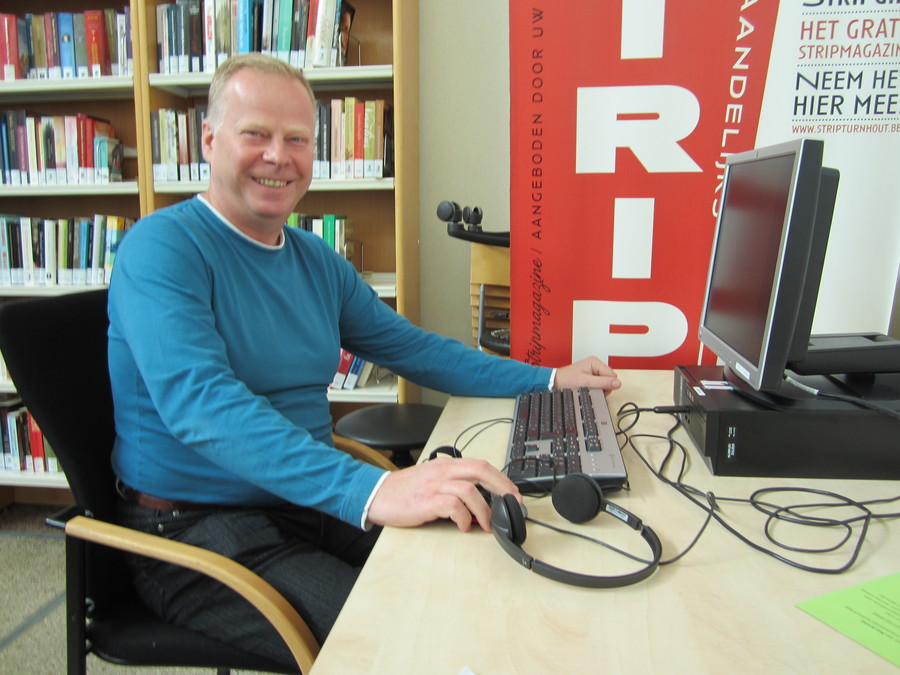 Bogdan oefent Nederlands op de taalcomputer in het Taalpunt. Bogdan oefent Nederlands op de taalcomputer in het Taalpunt.