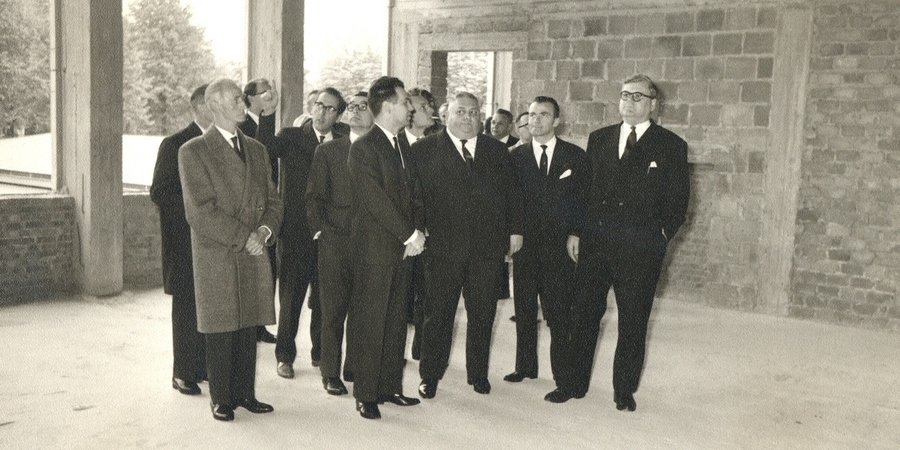 Werfbezoek met architect Van Steenbergen en burgemeester Dequeecker.