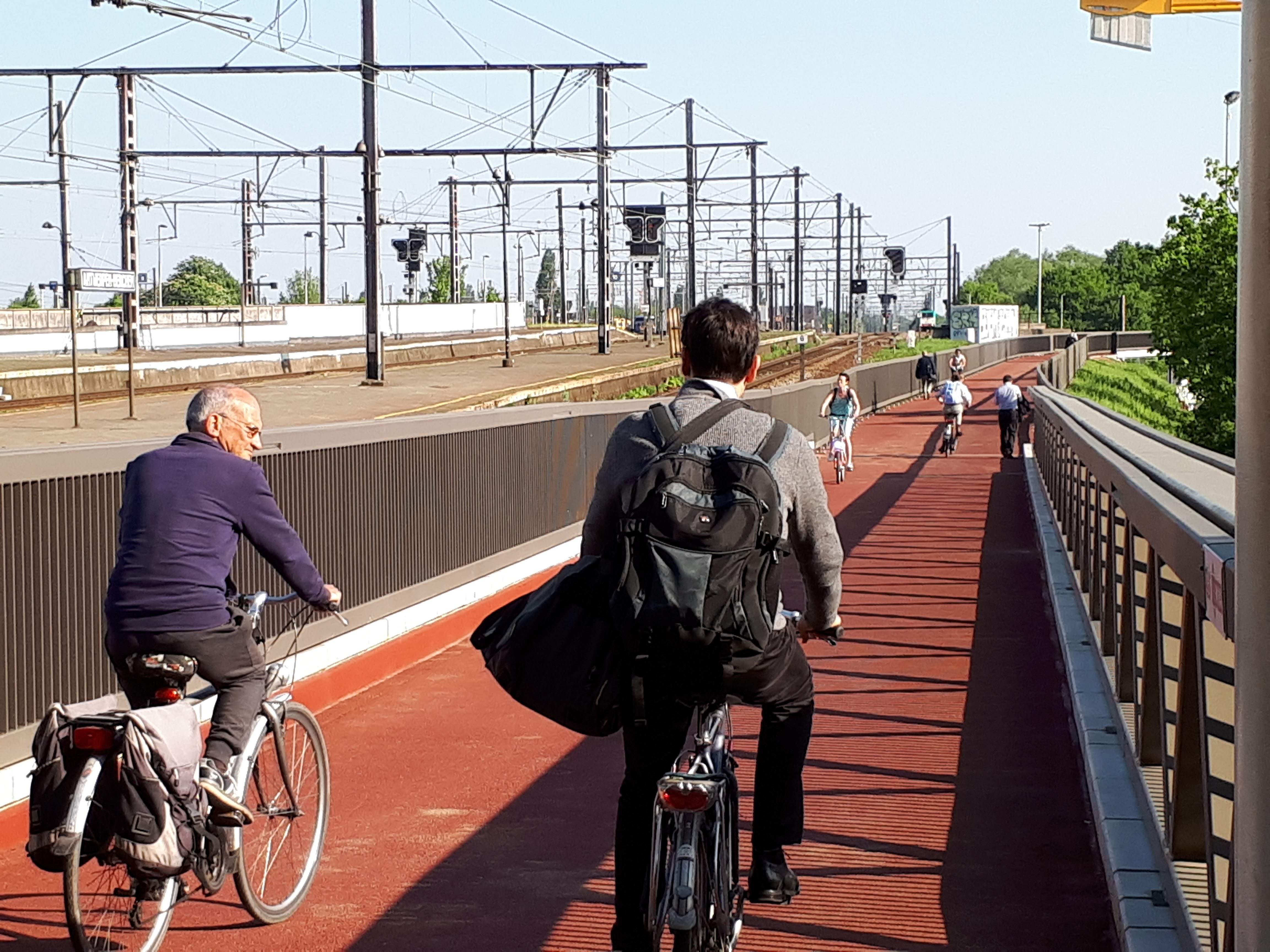 De nieuwe fietsbrug over de Singel.