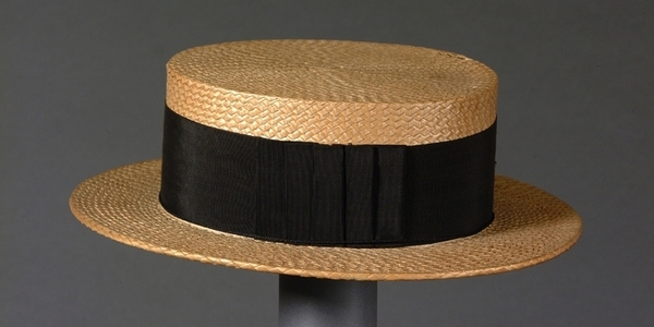 MoMu: een canotier, beter bekend als een 'tits', uit de collectie van het ModeMuseum