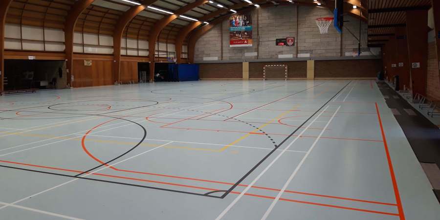 binnenaanzicht van sporthal Luchtbal binnenaanzicht van sporthal Luchtbal