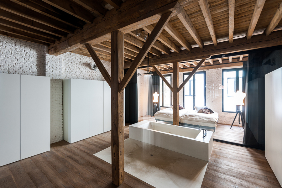 In het nieuwe ontwerp werd de openheid van het pakhuis behouden. Er werden geen valse wanden geplaatst. In het nieuwe ontwerp werd de openheid van het pakhuis behouden. Er werden geen valse wanden geplaatst.