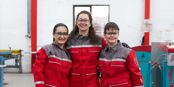 Parisa, Wendy en Jessica  in de Altrad Academy in Wijnegem.