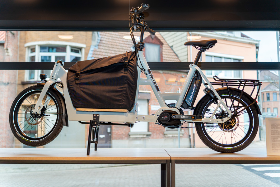 i:SY fiets in de etalage