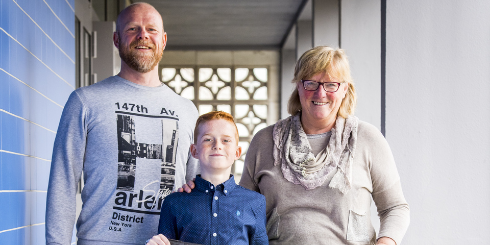 Inwoners Mariëtte, Tibe en Tom poseren voor de camera.