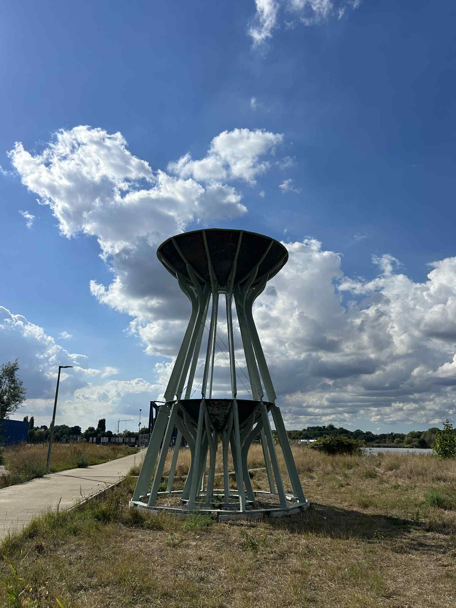 Kunstwerk Schalen aan het veer in de Leo Bosschartlaan