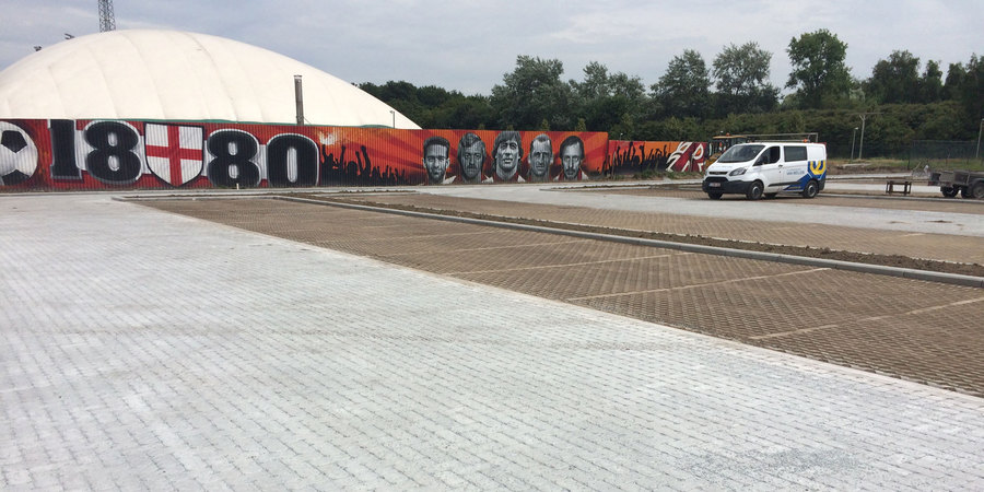 Zicht op de parking aan de Alfons Schneiderlaan Zicht op de parking aan de Alfons Schneiderlaan