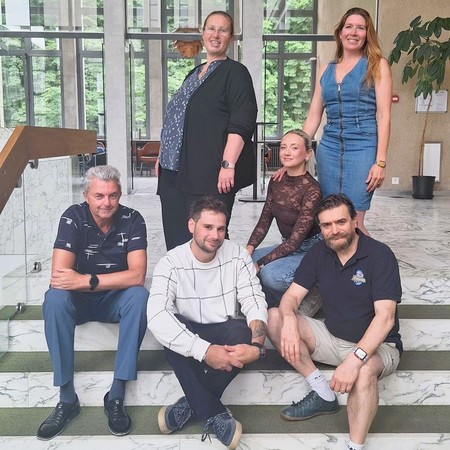Sportambassadeurs Deurne (v.l.n.r. boven: Sandy Van Petegem, Tia Pion Van Dyck en Sandra Beerlandt onder: Marc Meeus, Evert Grootaert en Christian Pierre
