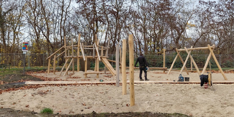 De werken aan het speelterrein Rodekruislaan