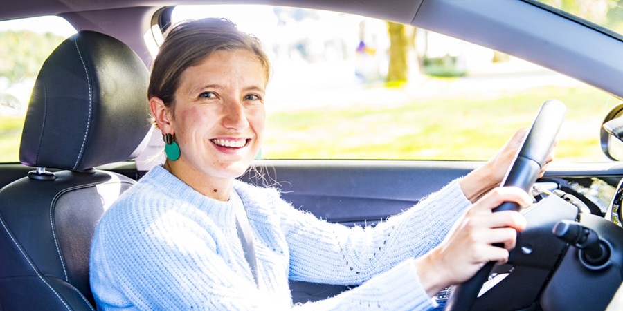 Persoon in een auto