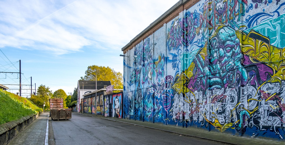 Grote graffitimuur op de site van de oude gasfabriek