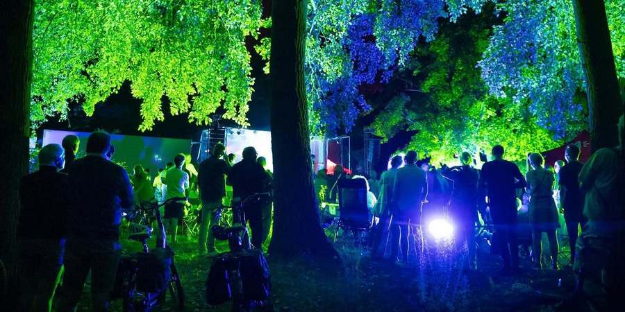 Sfeerbeeld in de avond op Camping Louisa Sfeerbeeld in de avond op Camping Louisa